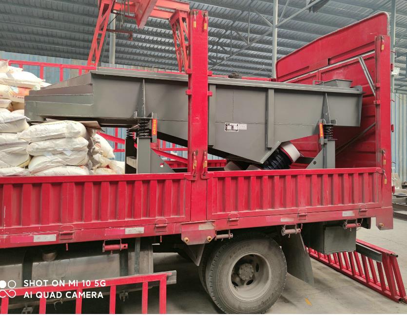 周口1030直線篩發(fā)貨裝車發(fā)貨現(xiàn)場(chǎng)