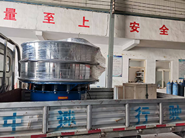 1200型旋振篩、200型檢驗(yàn)篩發(fā)貨