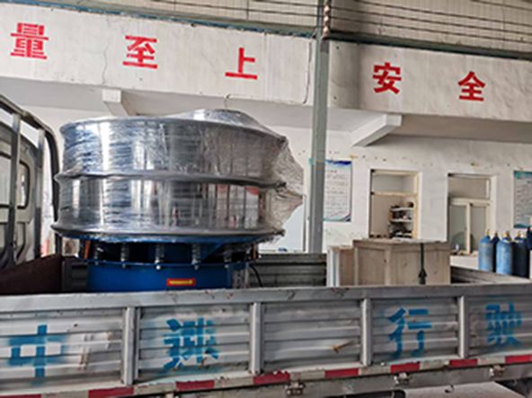 1200型旋振篩、200型檢驗篩發貨