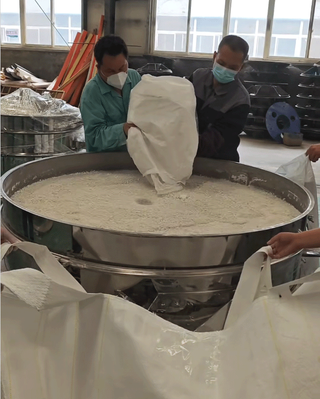 客戶帶料來廠試機，1500振動篩＋2套超聲波系統(tǒng)，不堵網(wǎng)、產(chǎn)量大、精度高，效果非常好！