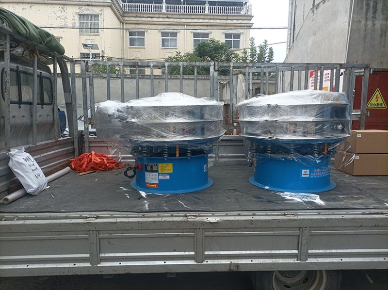 兩臺旋振篩發(fā)貨