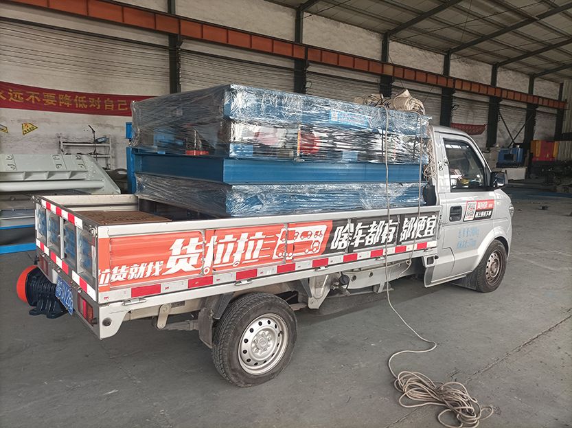 兩臺振動平臺發貨