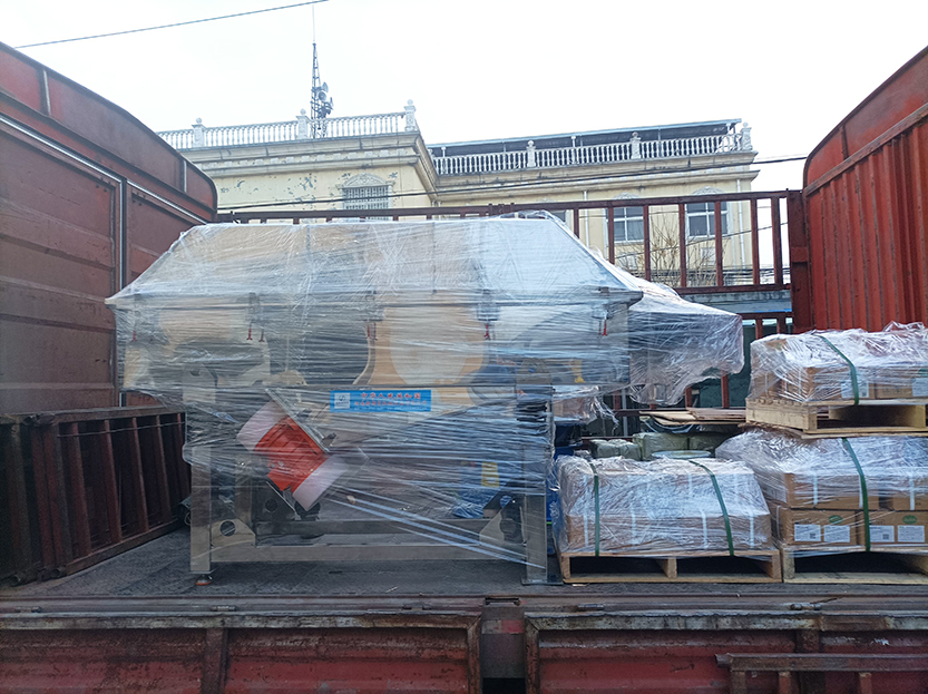 客戶特殊定制：上蓋快開式全不銹鋼直線篩發(fā)貨